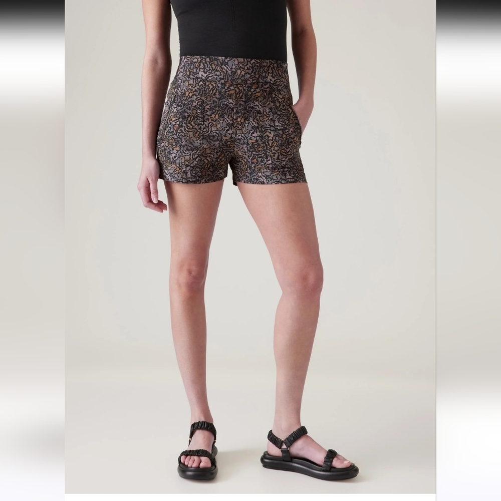 Athleta High Waist Trekkie North Shorts Black And Brown Patterned